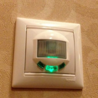 מתג עם חיישן תנועה: כיצד לבחור ולהתקין מתג אור עם חיישן