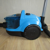 Overview of the Bosch GS-10 Vacuum Cleaner: on guard - compact cyclones