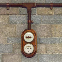 שקעים ומתגים תקורה: כללים להתקנה וחיבור בטוחים
