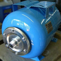 Accumulator: aparato at prinsipyo ng pagpapatakbo ng isang hydraulic tank sa isang sistema ng supply ng tubig