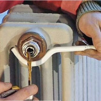 Mga tampok ng pag-flush ng sistema ng pag-init: isang pangkalahatang-ideya ng mga pinakamahusay na paraan