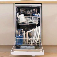 Преглед на съдомиялната машина Indesit DSR 15B3 RU: скромна функционалност на скромна цена