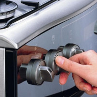 Comment peindre une cuisinière à gaz à la maison: les subtilités du choix d'une peinture + les instructions de peinture