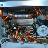 Réparation d'une chaudière à gaz Vaillant: décodage des irrégularités codées dans les travaux et méthodes de traitement des problèmes