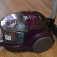 Gambaran keseluruhan Philips FC 8472/01 PowerPro Compact Vacuum Cleaner: reka bentuk ringkas dan berkuasa tinggi