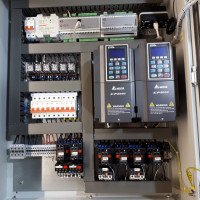 Gabinete de controle da bomba: tipos, diagramas de conexão, visão geral de modelos populares