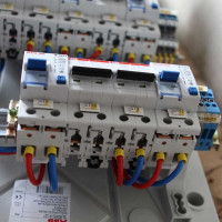 Направи си сам монтаж на електрическия панел: основните етапи на електрическата работа