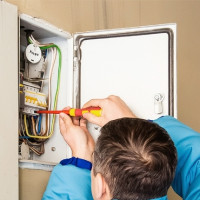 Hvor mye koster det å skifte en elektrisk måler: kostnadene ved å skifte ut en strømmåler i en leilighet og et privat hus