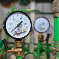 Presyon sa sistema ng supply ng tubig ng isang pribadong bahay: ang mga detalye ng mga autonomous system + mga paraan upang gawing normal ang presyon