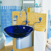 Ang mga salamin sa banyo ng salamin: mga uri, kalamangan at kahinaan, isang pangkalahatang-ideya ng pinakamahusay na mga tagagawa