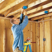 Kabling i et trehus: designregler + trinnvis installasjon