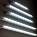 Blinkt / leuchtet die Leuchtstofflampe nach dem Ausschalten?