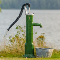 DIY manual water pump: isang pagsusuri ng pinakamahusay na mga produktong homemade