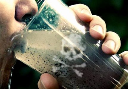 L'eau trouble dans le puits est malsaine L'eau boueuse ne doit pas être bue