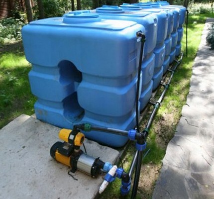 Garden pump for irrigation from storage tanks Watering with an automatic pump