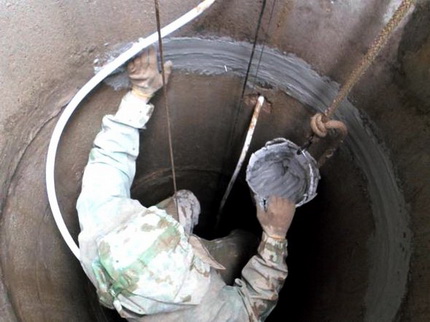 Bien réparer en scellant les joints des anneaux en béton Réparation des joints des anneaux de puits