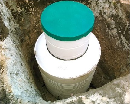 Plastic caisson for a well Plastic caisson for a well