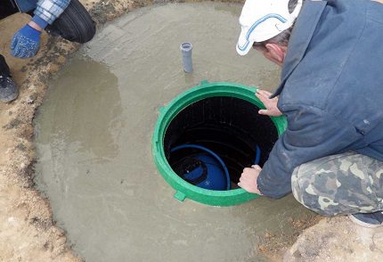 Well caisson overlap device Caisson cover