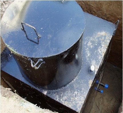 The device and installation of a metal caisson for a well Metal caeson