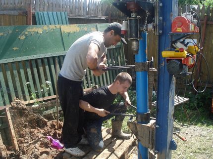 Do-it-yourself casing device for a water well Casing