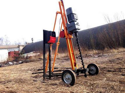 Mobile installation with auger tool Easy screw installation