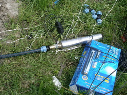Submersible pump for a well and a plumbing device Submersible pump