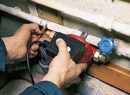 Miniature device - pump to increase water pressure Pump for domestic use