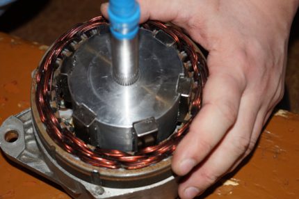 Do-it-yourself alternative energy device Re-equipment of the automobile generator
