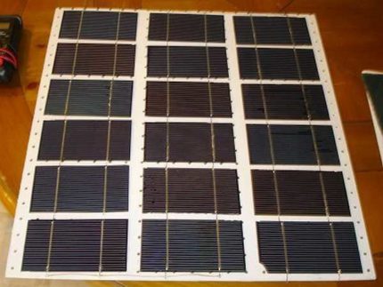 Soldering solar cells Placing solar cells on a substrate