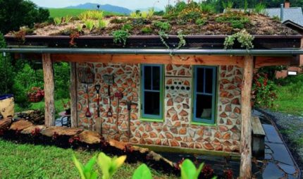Maison écologique décorée de façon intéressante House by cordwood technology