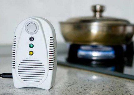 Table sensor for determining the gas content of a room Handheld detector