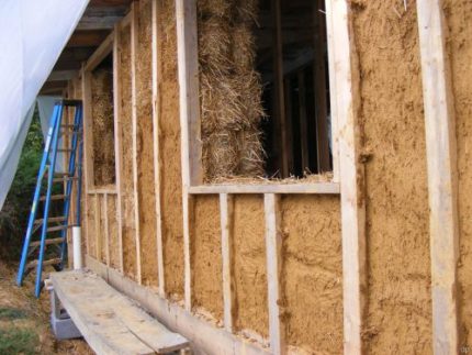 Comment faire de ses propres mains la construction d'une maison écologique en paille Murs de chaume