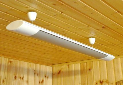 Hvilken varmer er bedre å velge for installasjon i et trehus Hvilken varmer er bedre for å arrangere et trehus