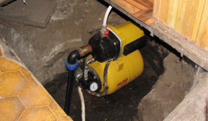 Pag-install ng isang pump sa ibabaw sa silong ng isang bahay Basement sa ibabaw ng bomba