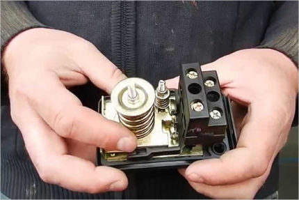 How to correctly configure the pump pressure switch Adjustment spring rotation