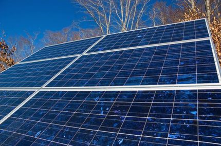 Mga panel ng polycrystalline solar para sa awtonomikong pagpainit Mga panel ng polycrystalline solar sa isang pribadong sistema ng pag-init