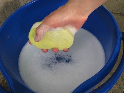 Comment effectuer des soins sanitaires du spa L'utilisation de détergents moussants