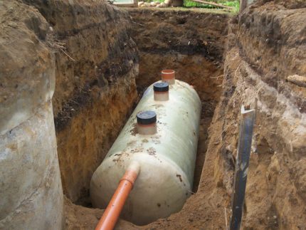 The device of the sewage pumping station for the house Excavation pit for KNS