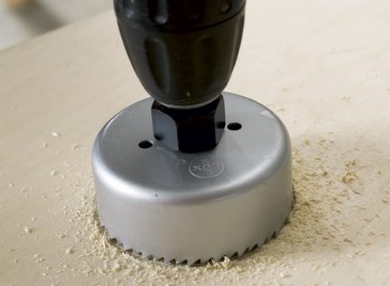 Paano i-cut ang isang butas ng gripo sa isang bathtub Crown cutter cutter