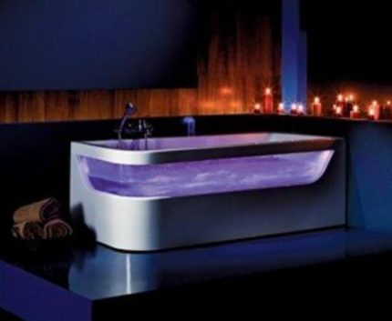 Mga espesyal na epekto hot tub Malilinaw ang ilaw sa banyo