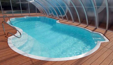 Quelle piscine est préférable de faire à la campagne Configuration de piscine sophistiquée