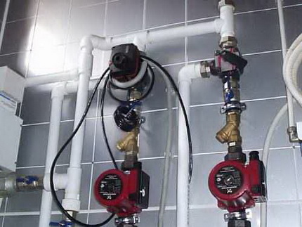 Ang mga nagpapalipat-lipat na bomba ng isang dalawang-pipe na sistema ng pag-init ng isang pribadong bahay Ang dalawang-pipe na pagpainit sa isang pribadong bahay