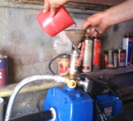 Paghahanda ng isang pump station na may isang ejector para sa operasyon Priming pump na may ejector