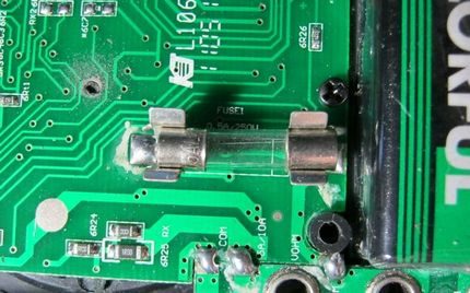 Cầu chì vạn năng để đo điện áp ở đầu ra Cầu chì kiểm tra