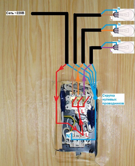 Forbindelsesdiagram med tre-knapskontakt Tre-bands switch med stik