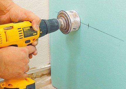 Drilling a wall to install a socket or flush switch Socket crown