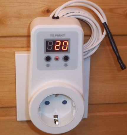 Termosztát a távérzékelővel ellátott radiátorok aljzatában Termosztát távirányítóval