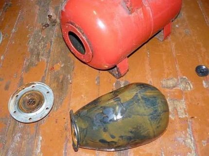Disassembled diaphragm tank Choose a hydraulic tank correctly