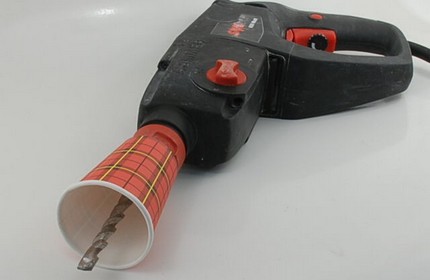 Subtleties of drilling holes for the outlet on the ceiling Simple dust collection solution