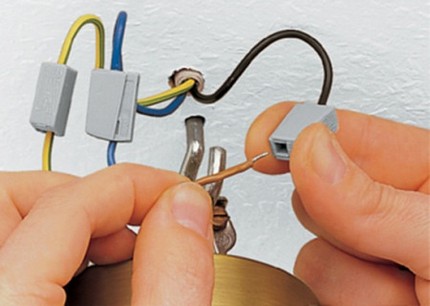 Wire connection for connecting the chandelier Wire connection sequence